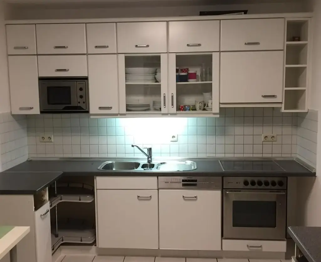 Arbeitsplatte und Beleuchtung vorher